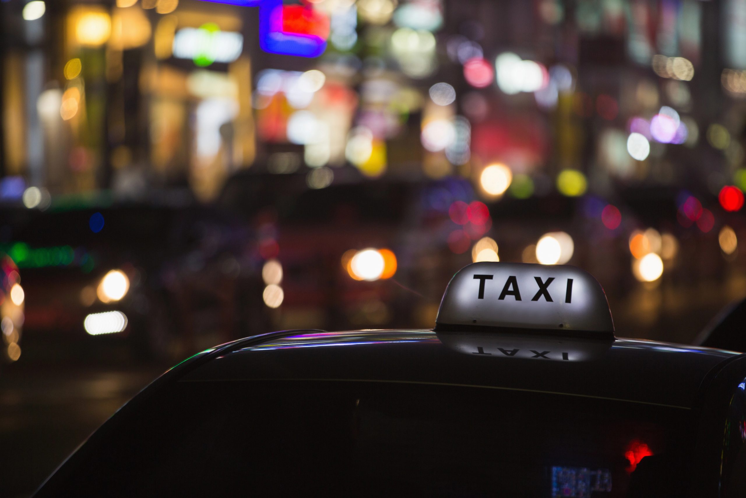 Taxi de nuit en ville. Taxi Apt gare routière.